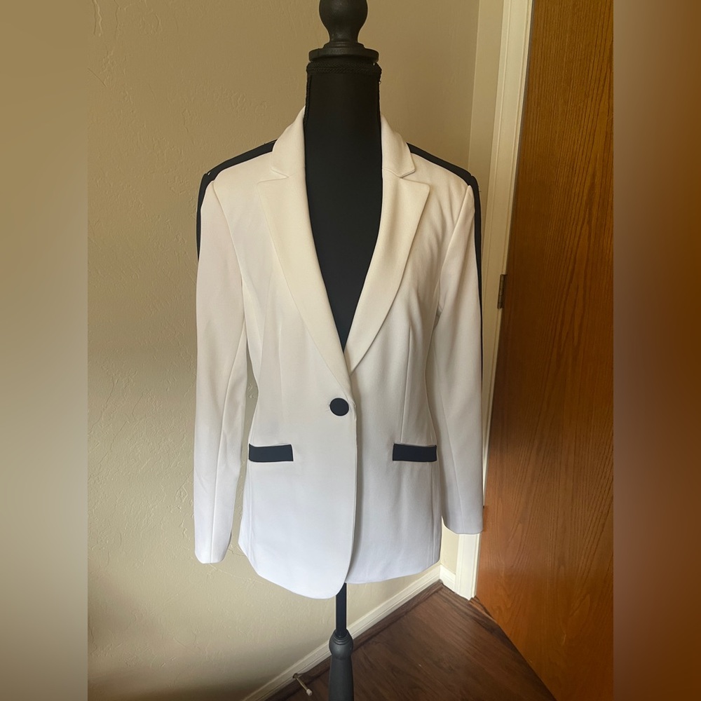 INC International Concepts White Blazer with Black Trim